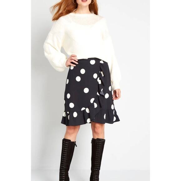ModCloth Black White It's a Wrap Polka Dot Ruffled A-Line Skirt Size 2 NWT - Picture 3 of 10
